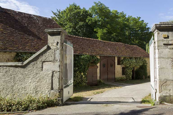 Portail ouvrant sur la cour et communs. © Région Bourgogne-Franche-Comté, Inventaire du patrimoine