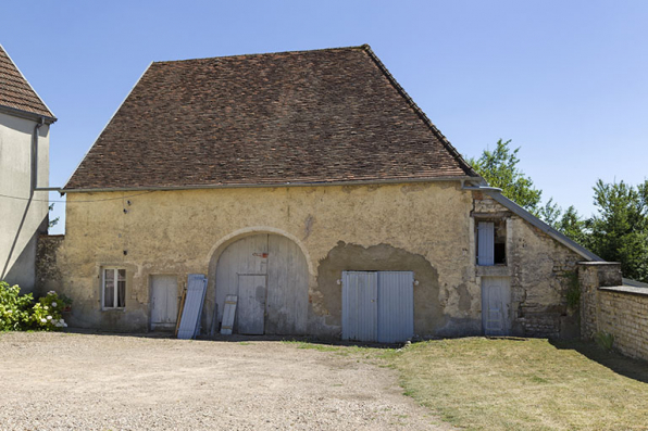 Vue générale du bâtiment agricole sur cour. © Région Bourgogne-Franche-Comté, Inventaire du patrimoine