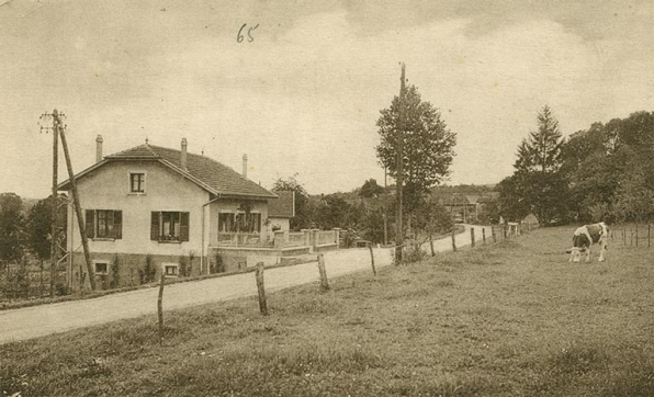 Demangevelle. Entrée du pays route de Corre. Carte postale. © Région Bourgogne-Franche-Comté, Inventaire du patrimoine