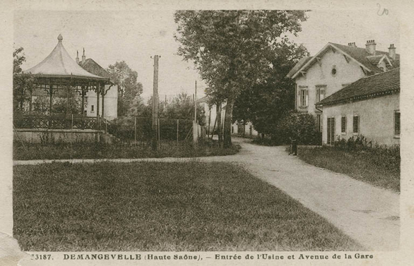 Demangevelle. Entrée de l'usine et avenue de la gare. Carte postale. © Région Bourgogne-Franche-Comté, Inventaire du patrimoine
