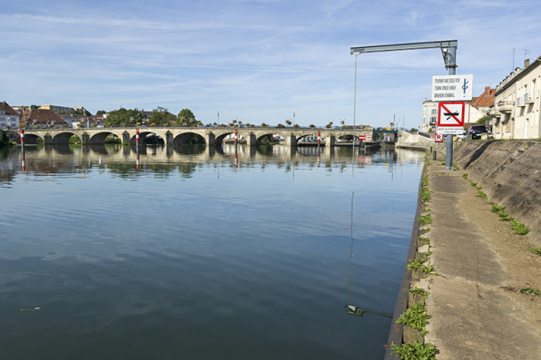 Vue générale du pont et du site d'écluse. © Région Bourgogne-Franche-Comté, Inventaire du patrimoine