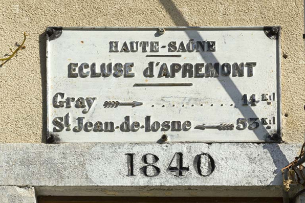 Plaque signalétique de l'écluse. © Région Bourgogne-Franche-Comté, Inventaire du patrimoine