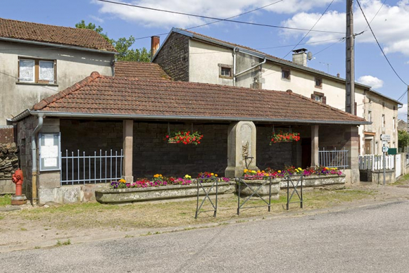 Fontaine-lavoir au centre du village. © Région Bourgogne-Franche-Comté, Inventaire du patrimoine