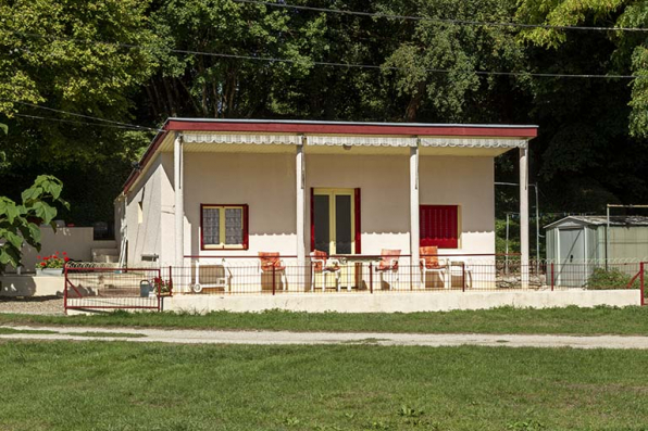 Cabanon situé le long de la Saône. © Région Bourgogne-Franche-Comté, Inventaire du patrimoine