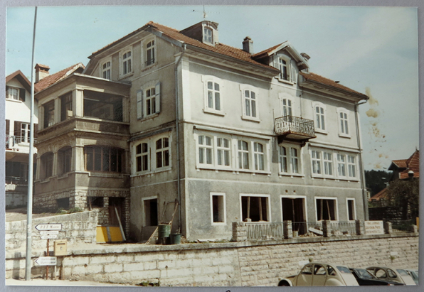 [L'usine vue depuis la place Maxime Cupillard], juin 1984. © Région Bourgogne-Franche-Comté, Inventaire du patrimoine