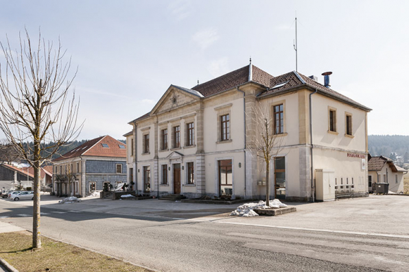 Mairie-fromagerie vue de trois quarts droite. © Région Bourgogne-Franche-Comté, Inventaire du patrimoine
