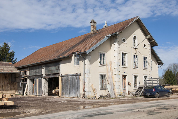 Vue de trois quarts gauche. © Région Bourgogne-Franche-Comté, Inventaire du patrimoine Vue de trois quarts gauche. © Région Bourgogne-Franche-Comté, Inventaire du patrimoine