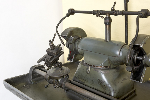 Porte-outil et poupée mobile. © Région Bourgogne-Franche-Comté, Inventaire du patrimoine Porte-outil et poupée mobile. © Région Bourgogne-Franche-Comté, Inventaire du patrimoine