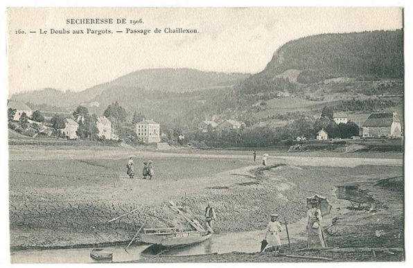 Sécheresse de 1906. 160. - Le Doubs aux Pargots. - Passage de Chaillexon. La barque est du même modèle que la maquette. © Région Bourgogne-Franche-Comté, Inventaire du patrimoine Sécheresse de 1906. 160. - Le Doubs aux Pargots. - Passage de Chaillexon. La barque est du même modèle que la maquette. © Région Bourgogne-Franche-Comté, Inventaire du patrimoine