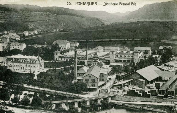 Pontarlier. Distillerie Pernod Fils, carte postale, s.d. [début 20e siècle]. © Région Bourgogne-Franche-Comté, Inventaire du patrimoine