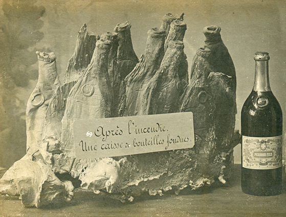 Bouteilles de Pernod calcinées pendant l'incendie du 11 août 1901, photogr., s.d. [1901 ?].  © Région Bourgogne-Franche-Comté, Inventaire du patrimoine