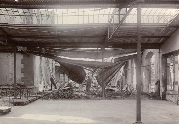 Etat d'un bâtiment après l'incendie du 11 août 1901, photogr., s.d. [1901 ?]. © Région Bourgogne-Franche-Comté, Inventaire du patrimoine