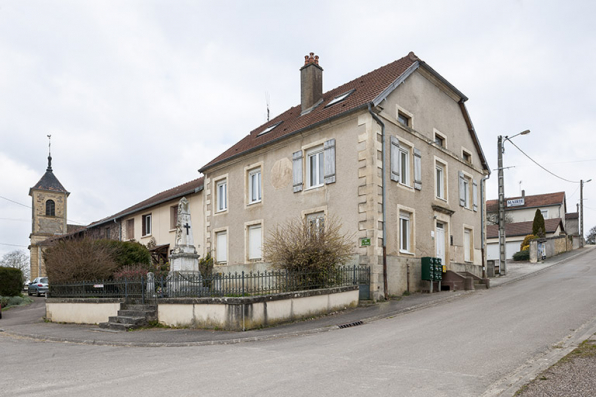 La rue de l'église. © Région Bourgogne-Franche-Comté, Inventaire du patrimoine