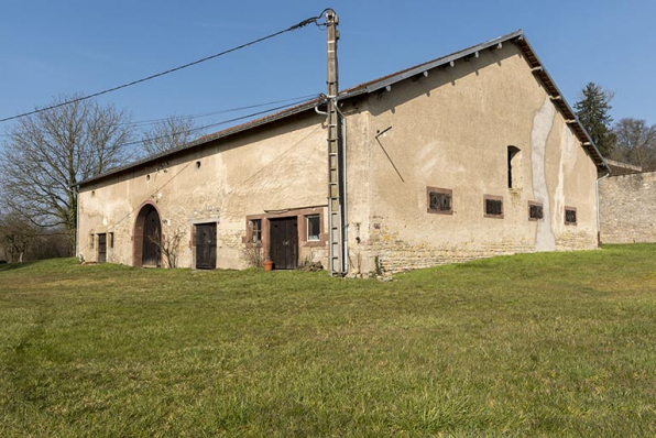 Bâtiment dépendant du château. © Région Bourgogne-Franche-Comté, Inventaire du patrimoine