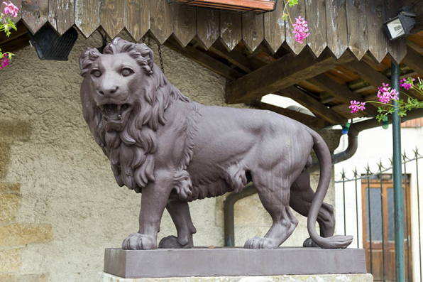 La statue de lion. © Région Bourgogne-Franche-Comté, Inventaire du patrimoine