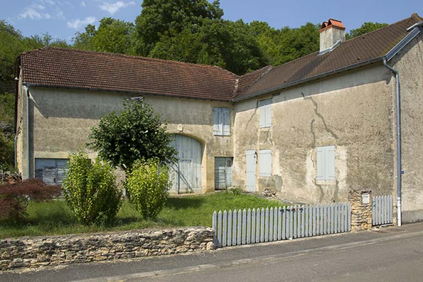 Ferme en retour d'équerre sur cour, 11 rue de la Fontenotte. © Région Bourgogne-Franche-Comté, Inventaire du patrimoine