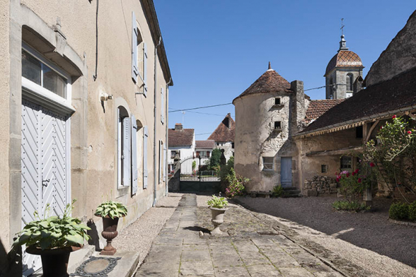 La cour, façade est. © Région Bourgogne-Franche-Comté, Inventaire du patrimoine