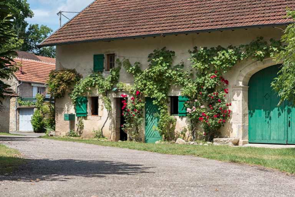 Vue extérieure de l'écurie et du grangage © Région Bourgogne-Franche-Comté, Inventaire du patrimoine