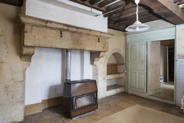 Cuisine avec plafond à la française, cheminée et potager © Région Bourgogne-Franche-Comté, Inventaire du patrimoine