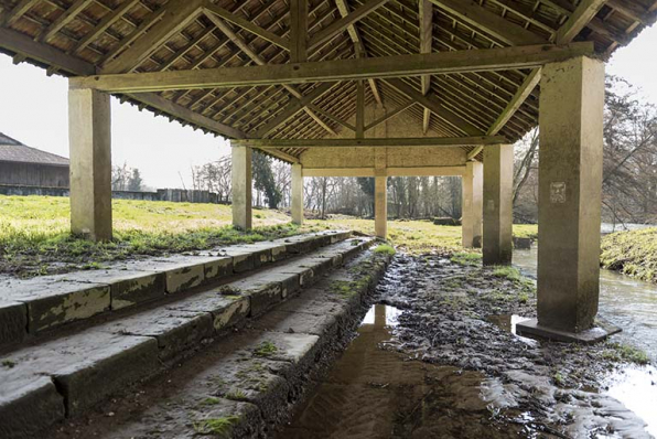 Sous l'ancien lavoir. © Région Bourgogne-Franche-Comté, Inventaire du patrimoine