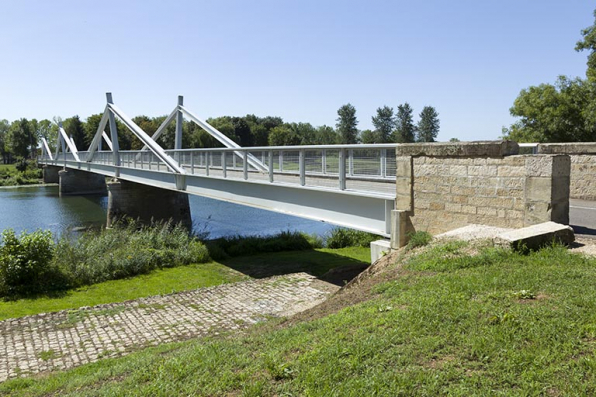 Le pont de Rigny et le chemin de halage en contrebas. © Région Bourgogne-Franche-Comté, Inventaire du patrimoine