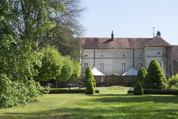 Le château depuis le parc. © Région Bourgogne-Franche-Comté, Inventaire du patrimoine