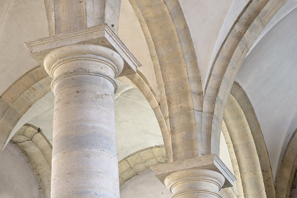 Détail d'une colonne et de son chapiteau. © Région Bourgogne-Franche-Comté, Inventaire du patrimoine