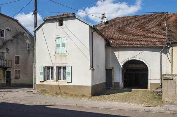 Ferme située à l'angle de rue du Vaux et de la Grande rue. © Région Bourgogne-Franche-Comté, Inventaire du patrimoine