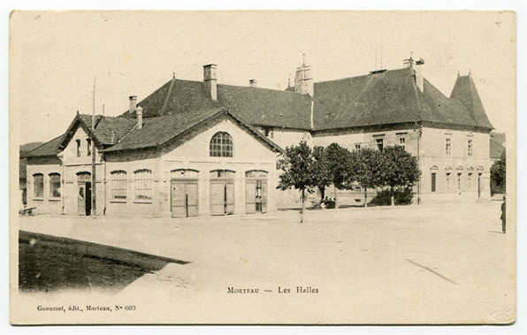 Morteau - Les Halles, carte postale, s.n., s.d. [4e quart 19e siècle], Gueussot éd. à Morteau (n° 603). Porte la date novembre 1910 (manuscrite) au verso. Dos avant 1903. © Région Bourgogne-Franche-Comté, Inventaire du patrimoine