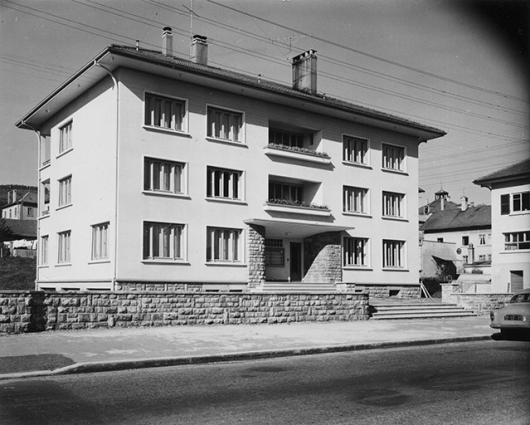 [Le bâtiment, vue de trois quarts gauche], vers 1955. © Région Bourgogne-Franche-Comté, Inventaire du patrimoine