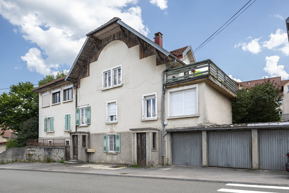 Maison : façade antérieure, de trois quarts droite. © Région Bourgogne-Franche-Comté, Inventaire du patrimoine
