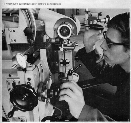France Ebauches, une haute technicité. 1. Rectifieuse cylindrique pour carbure de tungstène, 1970. © Région Bourgogne-Franche-Comté, Inventaire du patrimoine France Ebauches, une haute technicité. 1. Rectifieuse cylindrique pour carbure de tungstène, 1970. © Région Bourgogne-Franche-Comté, Inventaire du patrimoine