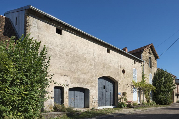 Vue générale depuis le sud-ouest. © Région Bourgogne-Franche-Comté, Inventaire du patrimoine Vue générale depuis le sud-ouest. © Région Bourgogne-Franche-Comté, Inventaire du patrimoine