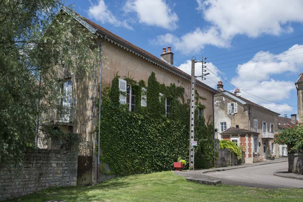 Vue d'ensemble depuis la berge de la Saône. © Région Bourgogne-Franche-Comté, Inventaire du patrimoine