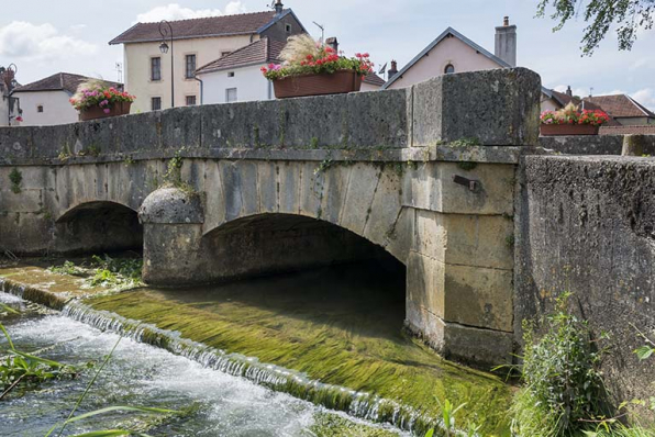 Face sud, vue depuis l'est. © Région Bourgogne-Franche-Comté, Inventaire du patrimoine