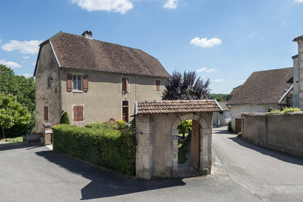 Le portique du jardin. © Région Bourgogne-Franche-Comté, Inventaire du patrimoine Le portique du jardin. © Région Bourgogne-Franche-Comté, Inventaire du patrimoine