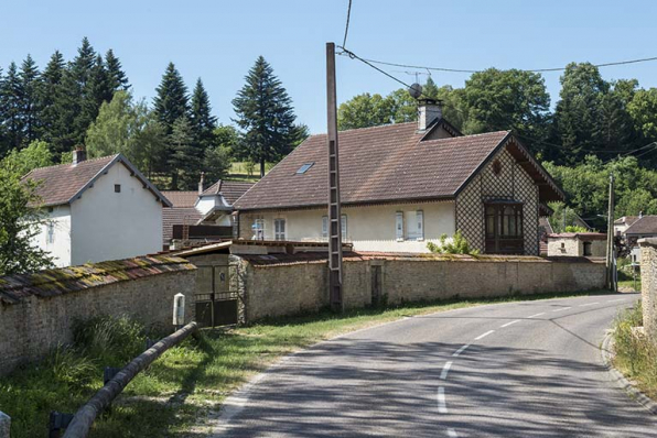 Entrée du hameau, route de Rupt-sur-Saône. © Région Bourgogne-Franche-Comté, Inventaire du patrimoine