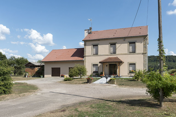 Façade antérieure de l'ancienne gare. © Région Bourgogne-Franche-Comté, Inventaire du patrimoine