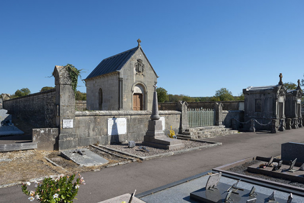 Enclos funéraire de la famille Bauffremont, vue depuis l'ouest. © Région Bourgogne-Franche-Comté, Inventaire du patrimoine