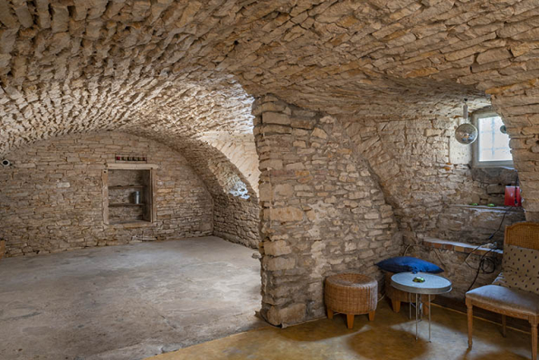 Cave de l'aile ouest, vue intérieure depuis le sud. © Région Bourgogne-Franche-Comté, Inventaire du patrimoine