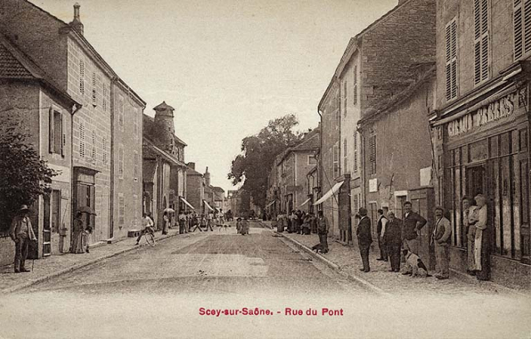 Vue d'ensemble de la rue, du nord vers le sud. © Région Bourgogne-Franche-Comté, Inventaire du patrimoine