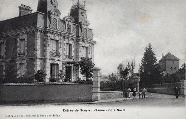 Vue d'ensemble de la maison, depuis le sud-ouest. © Région Bourgogne-Franche-Comté, Inventaire du patrimoine Vue d'ensemble de la maison, depuis le sud-ouest. © Région Bourgogne-Franche-Comté, Inventaire du patrimoine