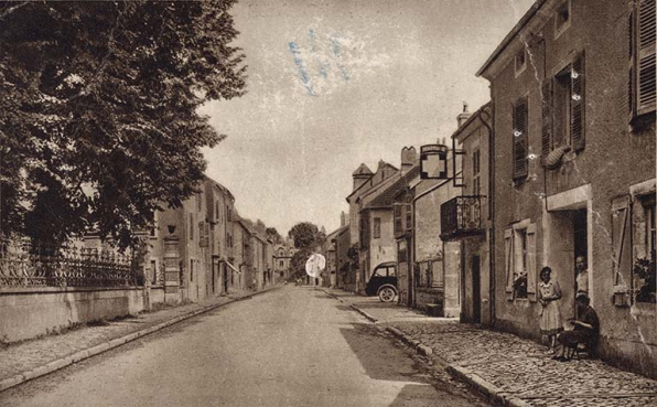 Vue d'ensemble de la rue, du sud vers le nord. © Région Bourgogne-Franche-Comté, Inventaire du patrimoine