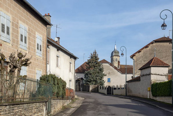 Rue de l'église. © Région Bourgogne-Franche-Comté, Inventaire du patrimoine