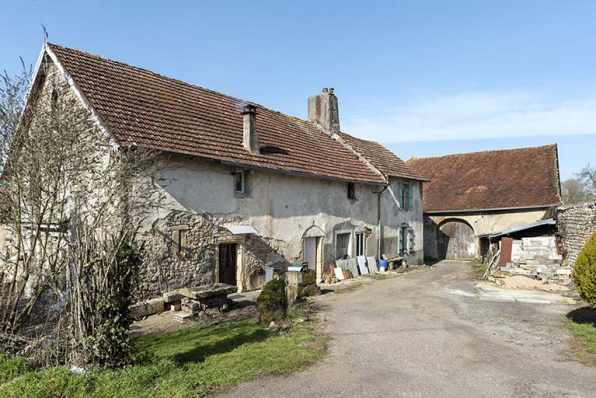 Ferme à l'ouest de l'ancienne cure (parcelles cadastrées D 562 et 446) : façade antérieure est. © Région Bourgogne-Franche-Comté, Inventaire du patrimoine