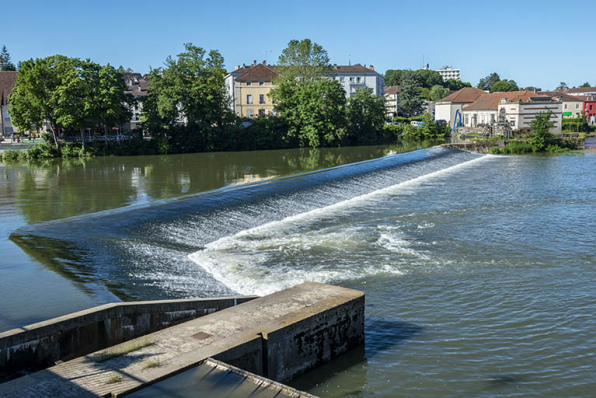 Le déversoir en aval du pont de Gray. © Région Bourgogne-Franche-Comté, Inventaire du patrimoine