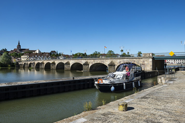 L'écluse marinière et le pont en pierre, Gray (70). © Région Bourgogne-Franche-Comté, Inventaire du patrimoine
