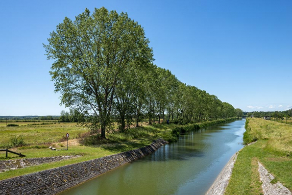 Le canal dans la dérivation. © Région Bourgogne-Franche-Comté, Inventaire du patrimoine