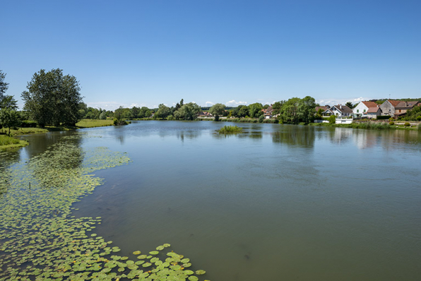 La Saône et le village de Rigny. © Région Bourgogne-Franche-Comté, Inventaire du patrimoine