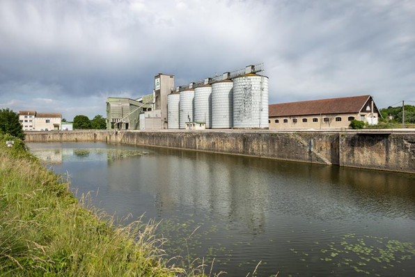 Bassin de l'ancienne gare fluviale. © Région Bourgogne-Franche-Comté, Inventaire du patrimoine